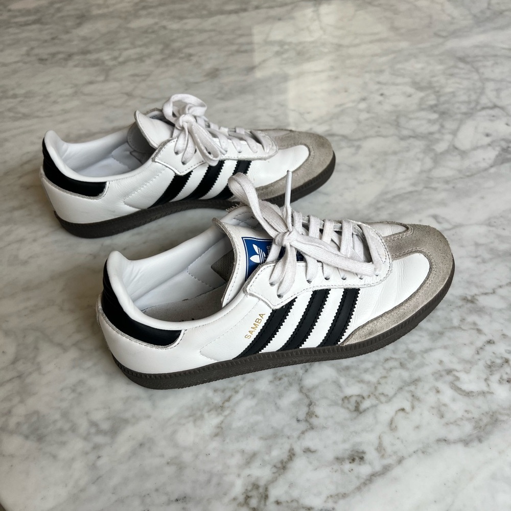 Size 7.5 Adidas Sambas original pattern